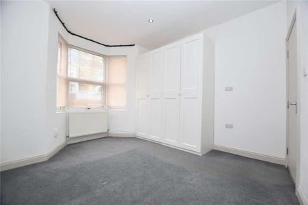 Whitehorse Lane, London, SE25 - Photo 4