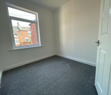 3 bedroom flat to rent - Photo 3