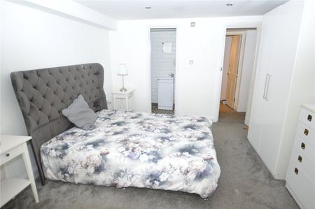 3 bedroom apartment to rent High Street, Wivenhoe, Colchester, Essex, CO7 - Photo 4
