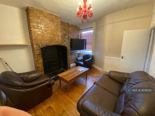 4 bedroom terraced house to rent - Photo 1