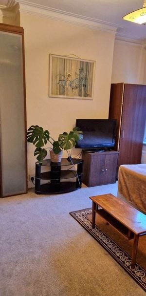 Room in a Shared House, Westbury Avenue, N22 - Photo 1