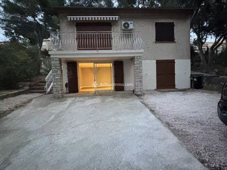 Location Maison 5 pièces 105 m2 à Six-Fours-les-Plages - Photo 2