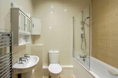 2 Bedroom - Photo 5