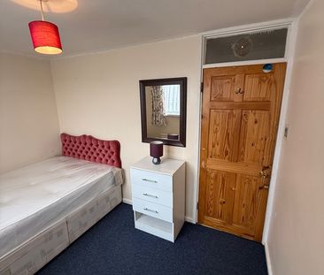 Room in a Shared Flat, Bentley Court, LU1 - Photo 3