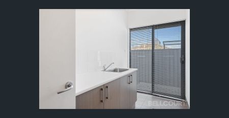 Modern Comfort and Convenience in the Heart of Belmont! - Photo 2