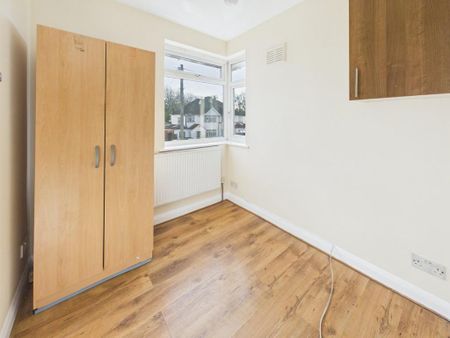 4 bedroom semi-detached house to rent - Photo 5