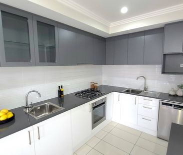 Open the door to effortless style - Photo 1