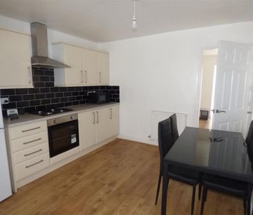 2 bedroom terraced house to rent - Photo 4
