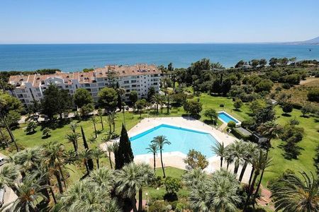 Alquiler de piso en Urbanizacion Real Panorama e, 150 D - Photo 2