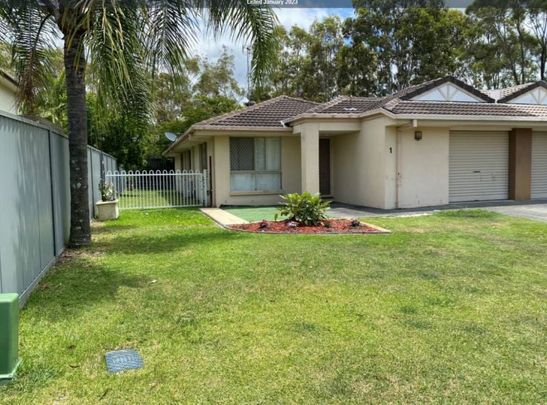 Beautiful Spacious Home in Family Friendly Location! - Photo 1