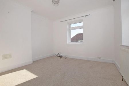 3 bedroom flat to rent - Photo 3