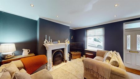 3 bedroom end of terrace house to rent - Photo 3