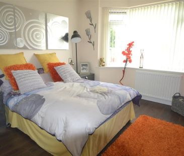 4 bedroom detached house to rent - Photo 2