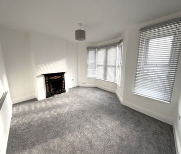 A Newly modernised Three-Bedroom Terraced home - Photo 2