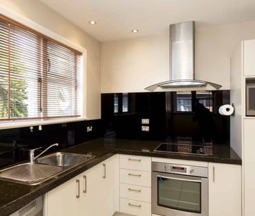 Lovely 3-Bedroom Home in Prime Location! - Photo 1