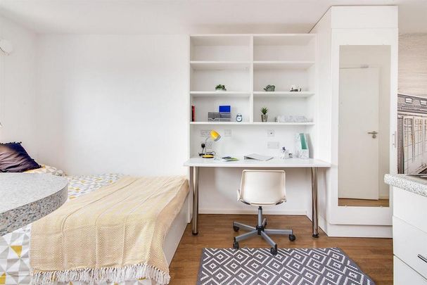 Studio to rent - Photo 1