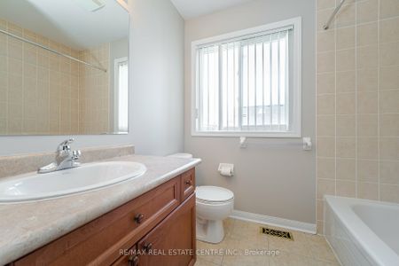 Detached Home For Lease | W8143208 - Photo 4