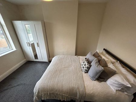 Mixed use to rent - Photo 2