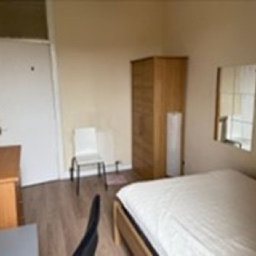 Room in a Shared Flat, Paisley Road West, G51 - Photo 1