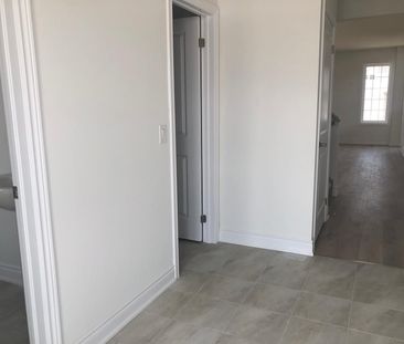 For Lease - 61 Central Square Boulevard, Wasaga Beach, Ontario - Photo 3