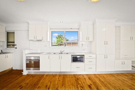 SPACIOUS & COMFORT LIVING! - Photo 4