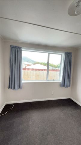 Warm, Modern 3-Bedroom Home - Taupiri - Photo 4