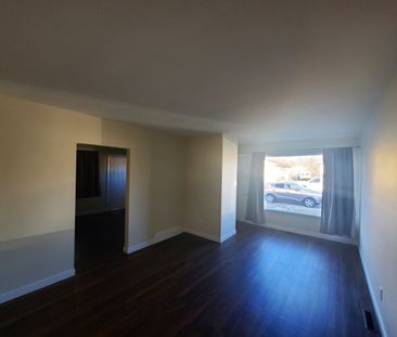 Small Pet Friendly, 2 Bedroom Duplex - Photo 5