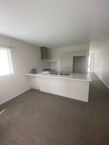 Charming 3BR Takanini Haven - $670/week - Photo 4