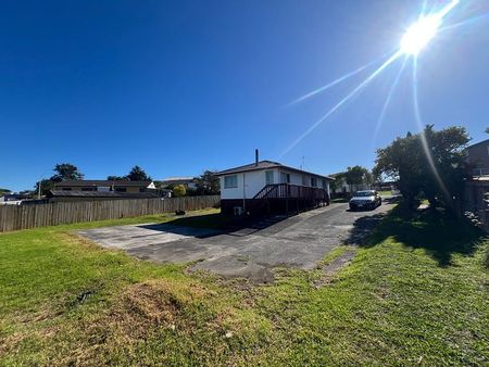 3 bedroom home with large section - Photo 5