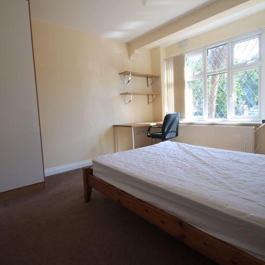 8 bedroom semi-detached house to rent - Photo 1