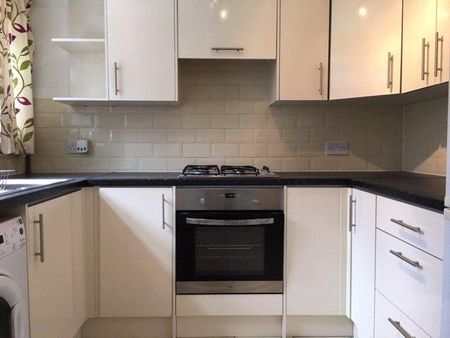 2 bedroom end of terrace house to rent - Photo 5