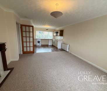 2 bedroom maisonette to rent - Photo 2