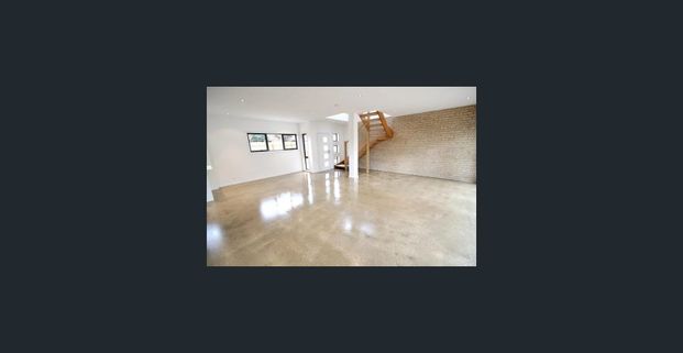 Elegant double storey living! - Photo 1