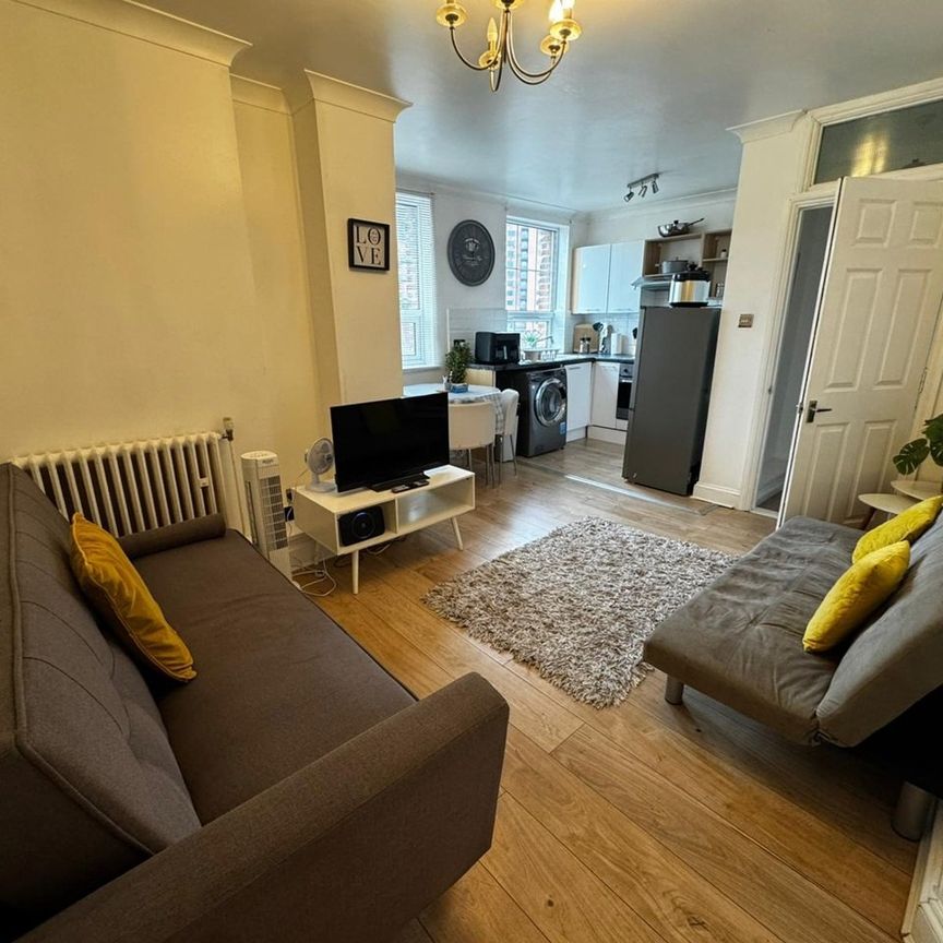 2 Bed Flat, Atlantic Mansions, SO14 - Photo 1