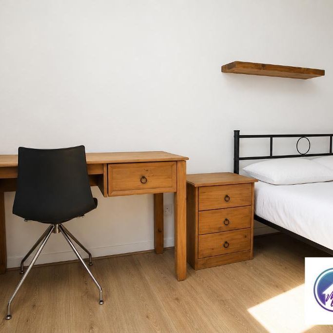 1 Bedroom Room in Flat Share To Rent - Photo 1