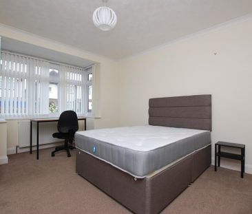 4 bedroom semi-detached house to rent - Photo 6