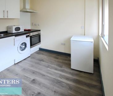 1 bedroom Flat To Let - Photo 2