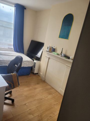 Room in a Shared House, Denmark Hill, SE5 - Photo 2