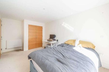 Attlee Court, Stanmore, HA7 - Photo 2