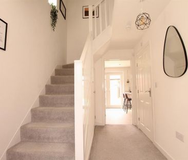 3 bedroom detached house to rent - Photo 2