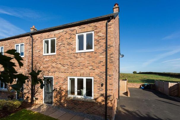 4 bedroom semi-detached house to rent - Photo 1