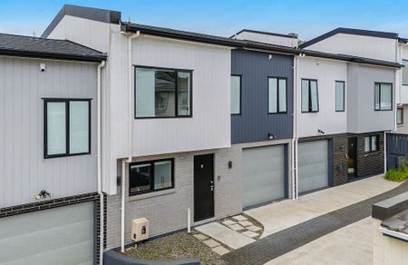 199D Whitney St - Near New- 3 Bedroom Townhouses - Photo 4