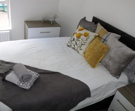 Room 2, 35 Mill Road, Cambridge - Photo 2