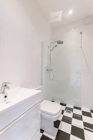 3 bedroom flat to rent - Photo 4