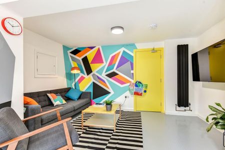 1 bedroom in a house share to rent - Photo 2