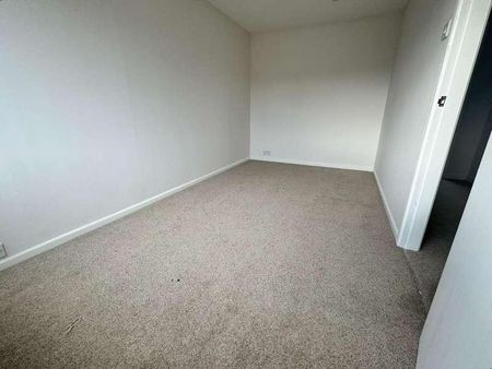 Mount Close, Nantwich, CW5 - Photo 2