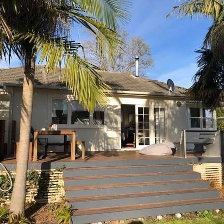 Home with additional self contained unit - Photo 3