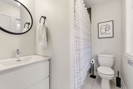 For Lease - 2249 Khalsa Gate, Oakville, Ontario - Photo 3