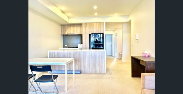 Modern 2 Bed Apt in PRIME LOCATION OF ZETLAND - Photo 1