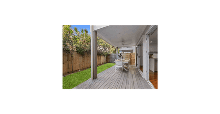 Beautifully Presented 3 Bedroom Air-Conditioned Townhouse - Photo 4